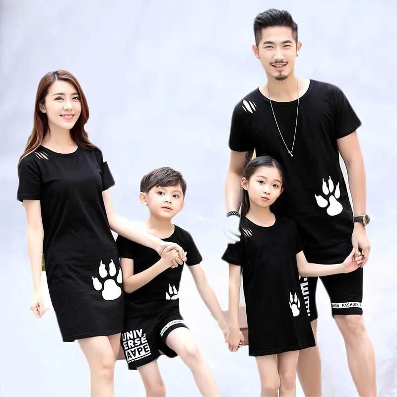 

2019 Family Look Outfits Father Mother Daughter Son Mom Mommy And Me Clothes Tshirt Pants Dress Couple father son matching cloth