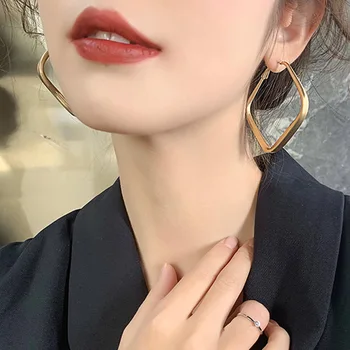 

Earrings New Style Fashion Ear Stud Western Style Exaggeration Ear Stud Female Vintage Hong Kong Style Ear Ring High G