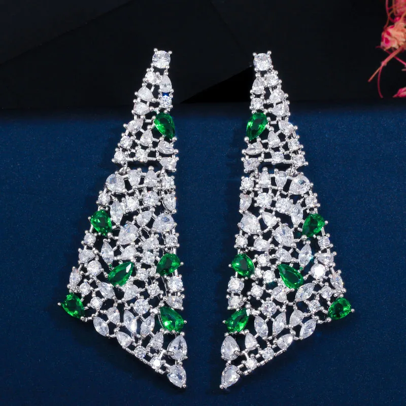 luxury CWWZircons уникальный треугольник Мульти Кубический Цирконий эффектные большие длинные висячие женские свадебные вечерние серьги с зеленым кристаллом CZ608 - Окраска металла: luxury