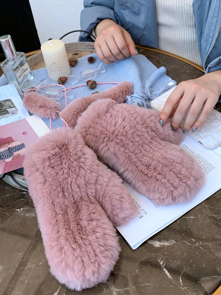 Новые зимние женские мягкие настоящий кроличий мех, теплые вязаные перчатки на бретельках, модные милые теплые перчатки для девочек ярких цветов