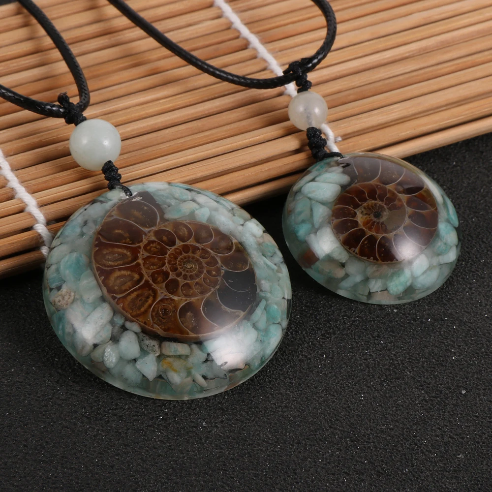 

Fashion BOHO Conch Pendant Necklace For Couples Men Women Big Small Round Orgone Resin Necklaces Summer Ocean Beach Jewelry