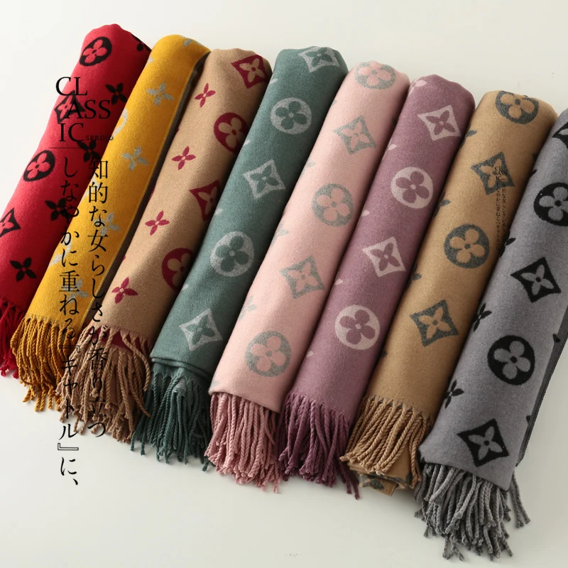 

2019 autumn and winter new scarf double-sided scarf female fashion wild two-color warm thick shawl Cashmere clover scarf