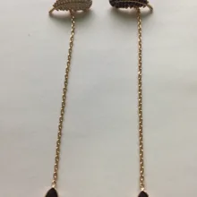 Мэнди озорной нежный блестящие Пернатые серьги дает ее подруге лучший подарок на праздник