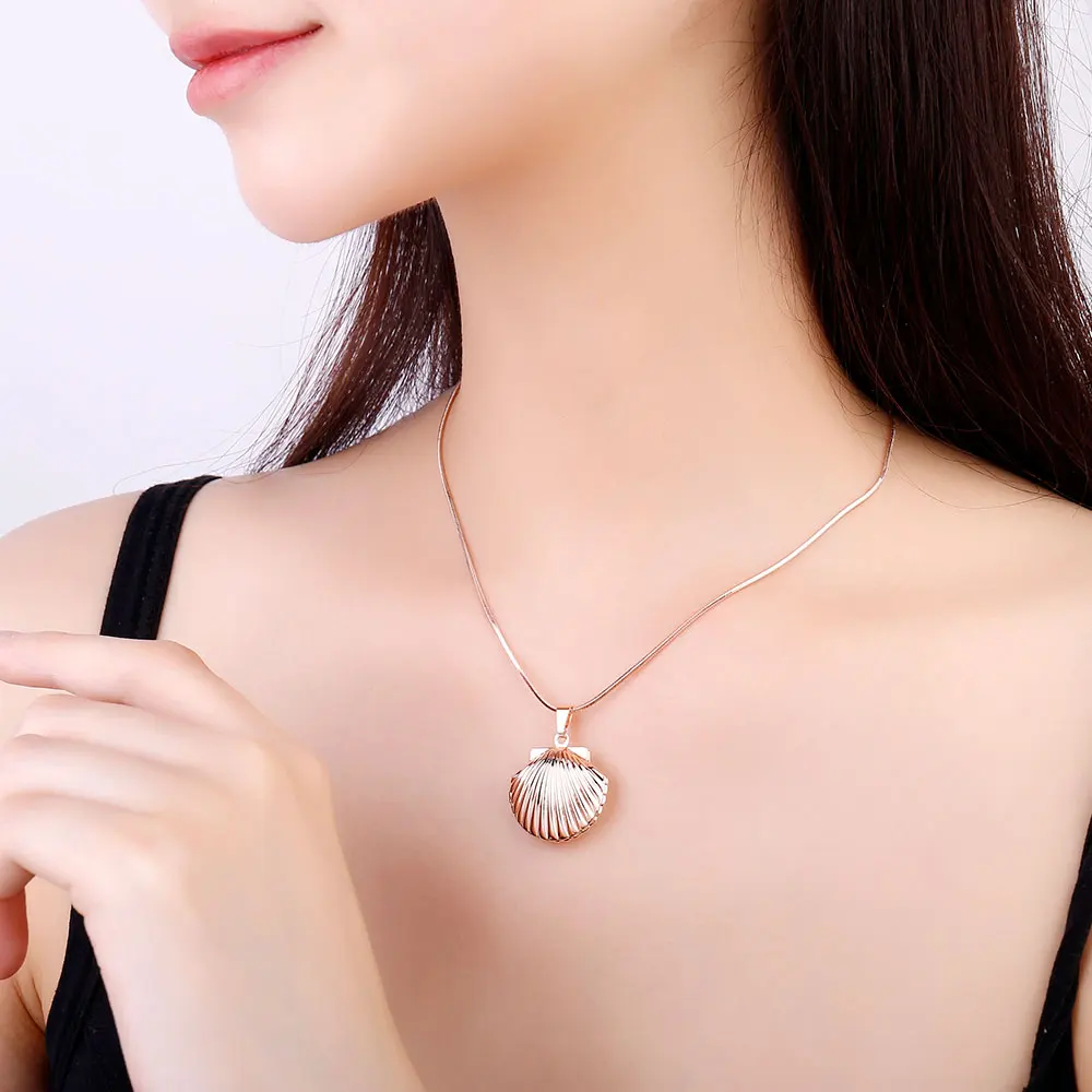 Feminine Beach Jewelry Affordable Gold Gift for Women Gold Sea Shell Pendant Seashell Necklaces for Women Adjustable Gold Necklace