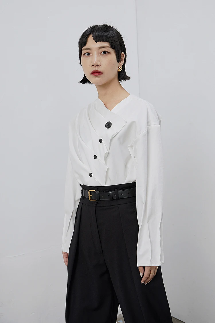 [EAM] Женская белая плиссированная блузка на пуговицах, новая Асимметричная Свободная рубашка с длинным рукавом, модная весенняя Осенняя 1B670