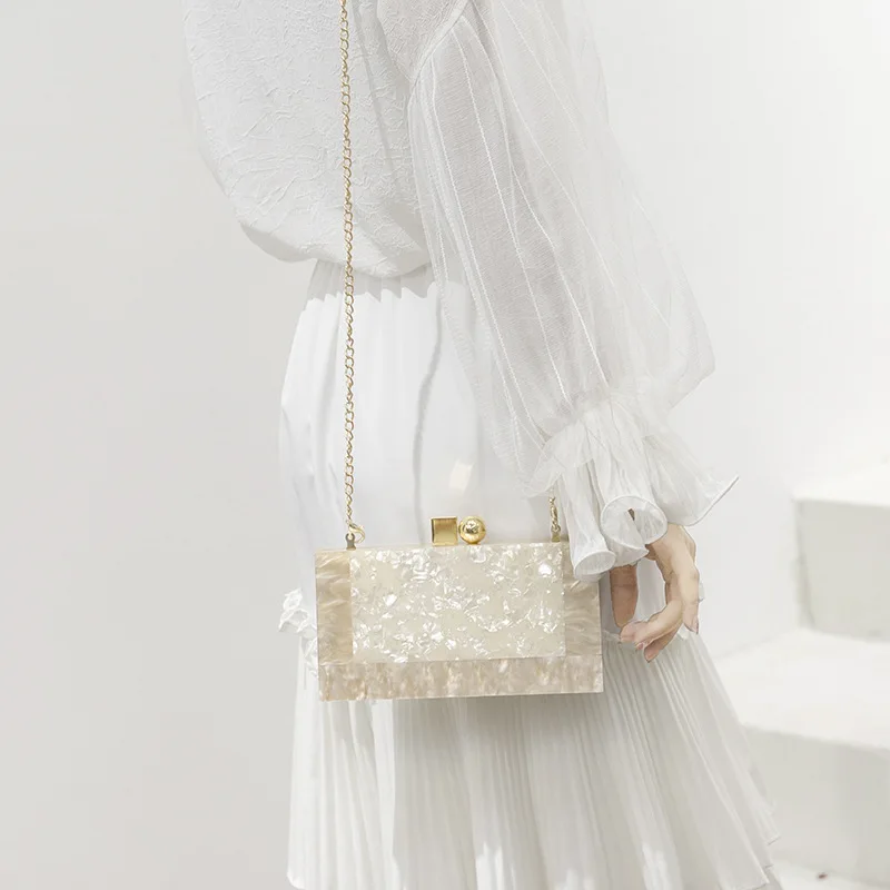 

The New Korean Version of The 2019 Summer Personalized Chain Acrylic Hand Single Slung Chain Box Bag