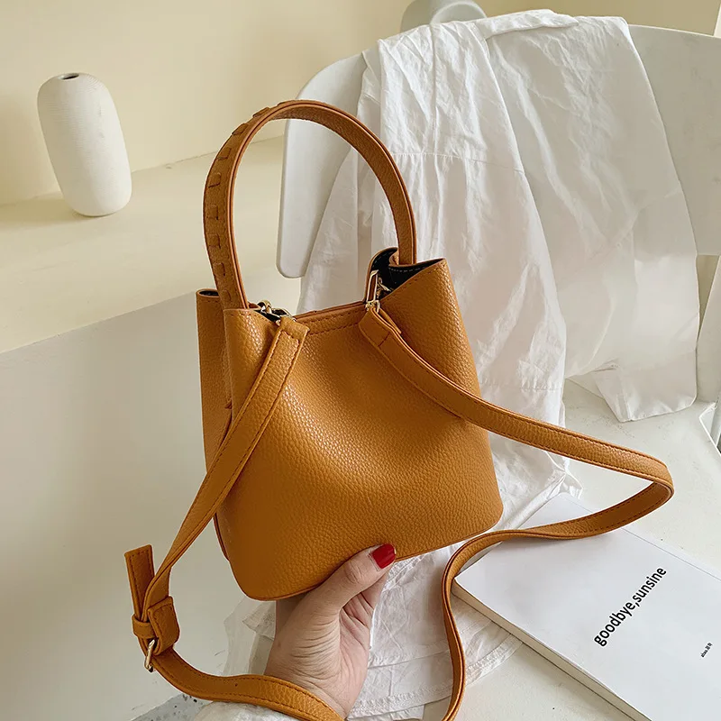 

Bag female 2019 new student shoulder slung Korean version of the texture simple solid color wild big bag bucket bag