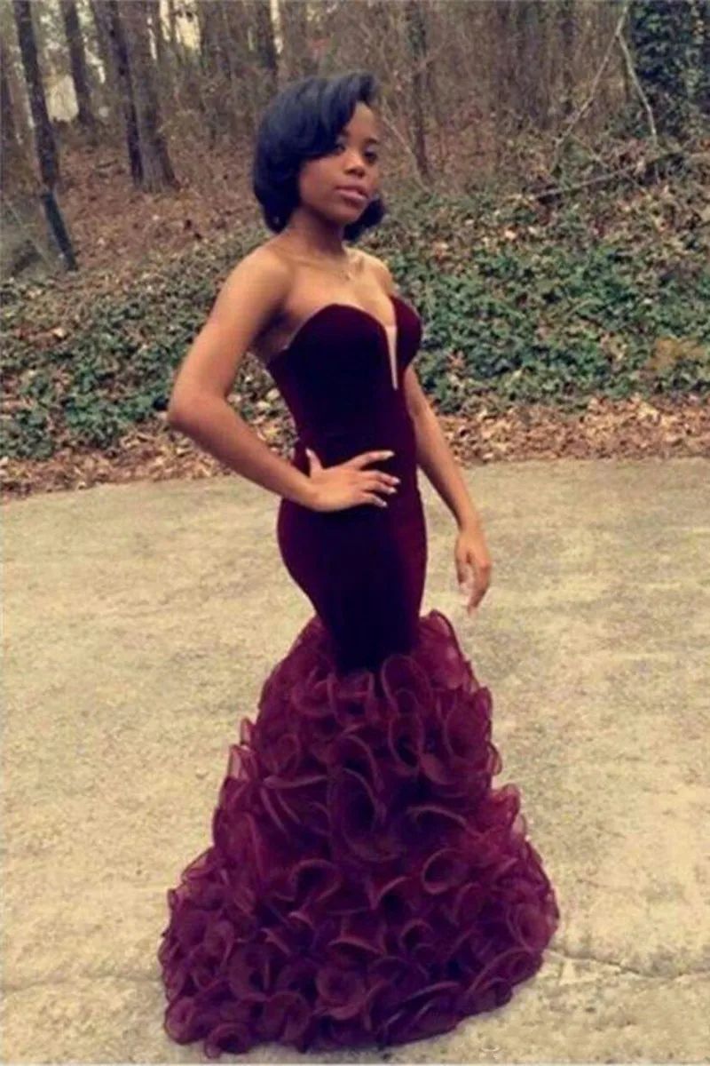 Bourgondië Mermaid Prom Jurken 2020 Aso Ebi Fluwelen Sweetheart Ruches Rok Backless Lange Avondjurk Vestidos De Fiesta Bourgondië Mermaid Prom Jurken 2020 Aso Ebi Fluwelen Sweetheart Ruches Rok Backless Lange Avondjurk Vestidos De Fiesta