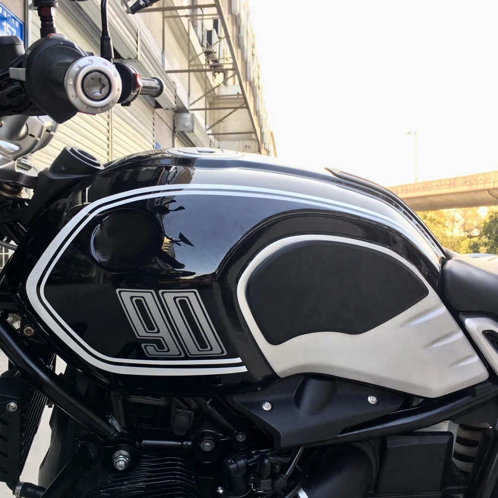 Рисунок 4 - Светоотражающая наклейка на мотоцикл