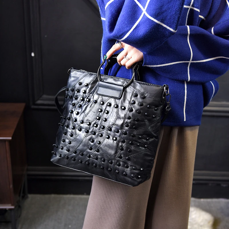 

2020 Spring New Style Women's Leather Bags Joint Sheepskin Women's Handbag Rivet Casual Haversack weekend bag