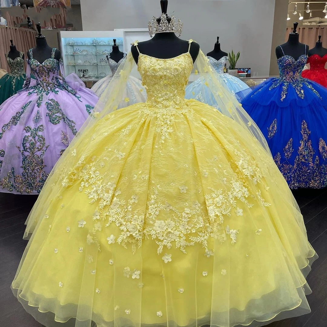 Żółty Vestidos De 15 Años 2022 Bufiasta Sukienka Na Quinceanera Baskijski Słodki 16 Sukienka Z Odpinanym Kapturem Cape Długa Suknia Balowa Spaghetti