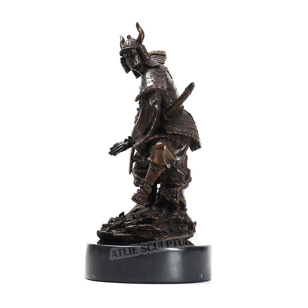 Estatua de la Escultura del Guerrero Estatua de la Escultura del Guerrero japonés Samurai japonés Modelo Estatua Metal Crafts Desktop Collection 