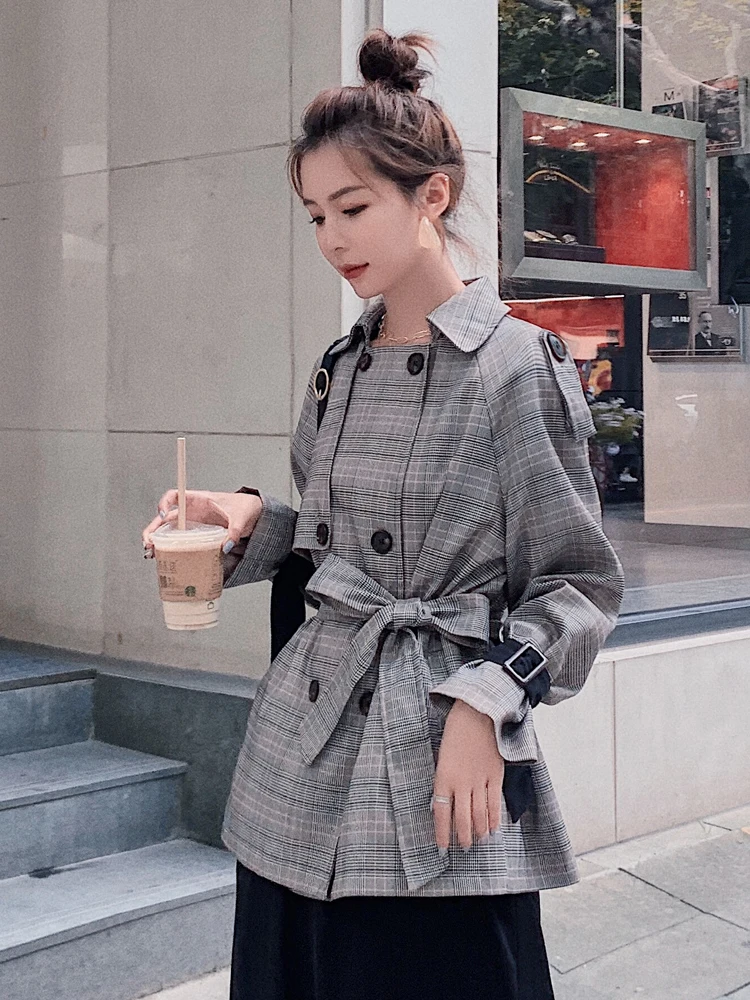 Fashion New Ladies Plaid Short Trench Coat for Women Double Breasted with Belt Female Trenchcoat Spring Autumn Outerwear Quality