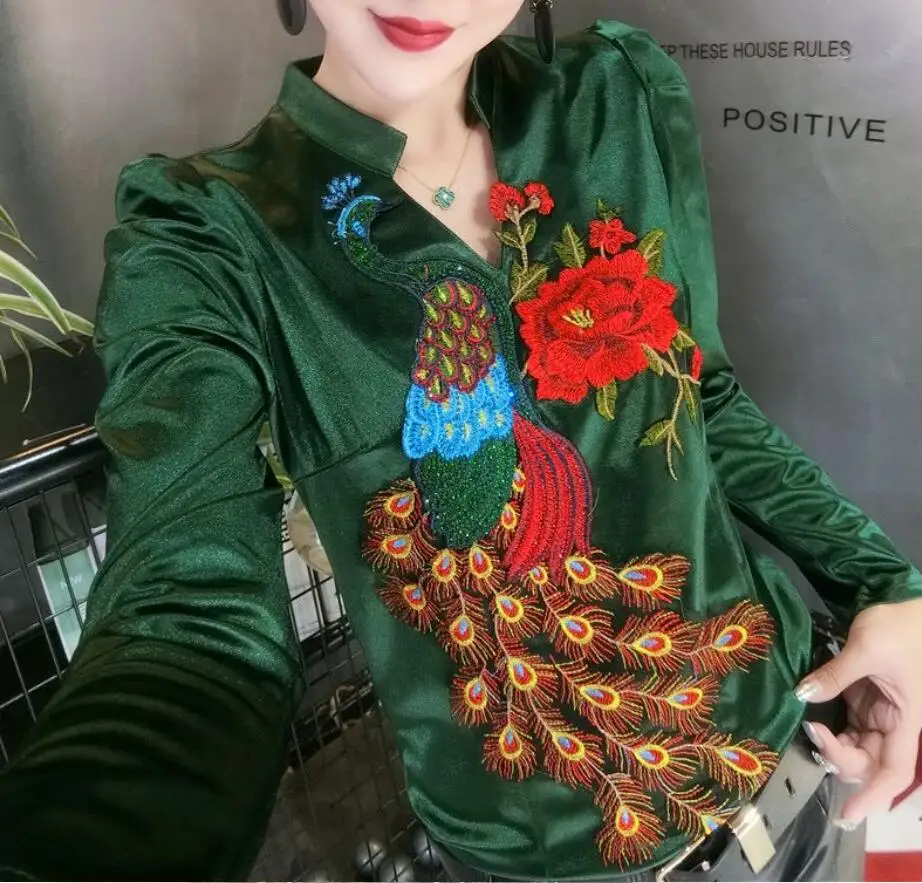 Heavy work embroidered T-shirt women long-sleeved temperament V-neck bottoming slim top tees plus size - Цвет: green