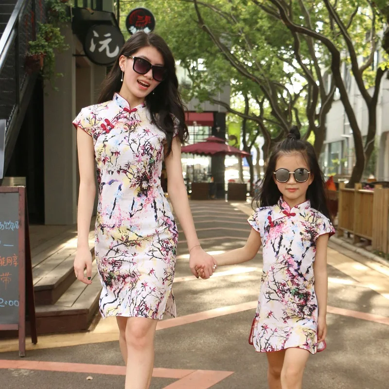 

2020 Summer Mommy and Mini Me Fashion Family Matching Clothes Mother Daughter Dresses Wedding Outfits Baby Girl Kids Dress