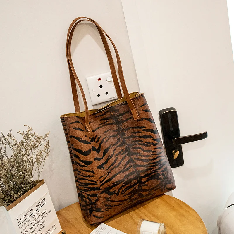 

2019 New Style Women's Big Bag Simple Glorious South Korea Leopard Large Capacity Shoulder Bag