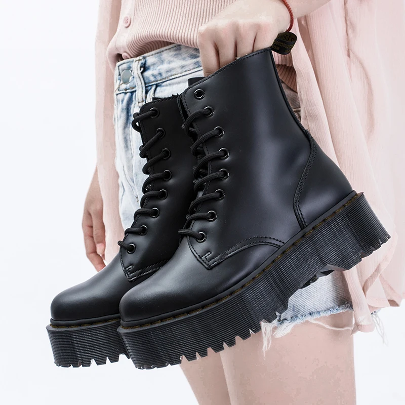 Женские мотоциклетные ботильоны Martens черные кожаные ботинки на платформе с