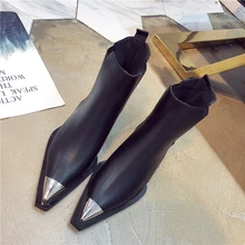 Классические ковбойские ботинки в западном стиле для женщин; ботильоны с острым металлическим носком на квадратном каблуке; женские зимние классические ботинки; Цвет Черный