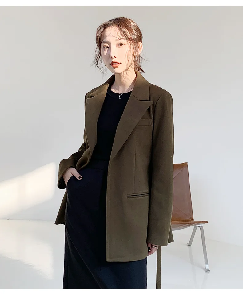 Черный костюм на осень и зиму с поясом, черные женские куртки