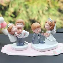 

Resin Couple Craft Figurine Romance Birthday Cake Topper Car Dashboard Decor Wedding Decoration Marriage Party Supplies Favors