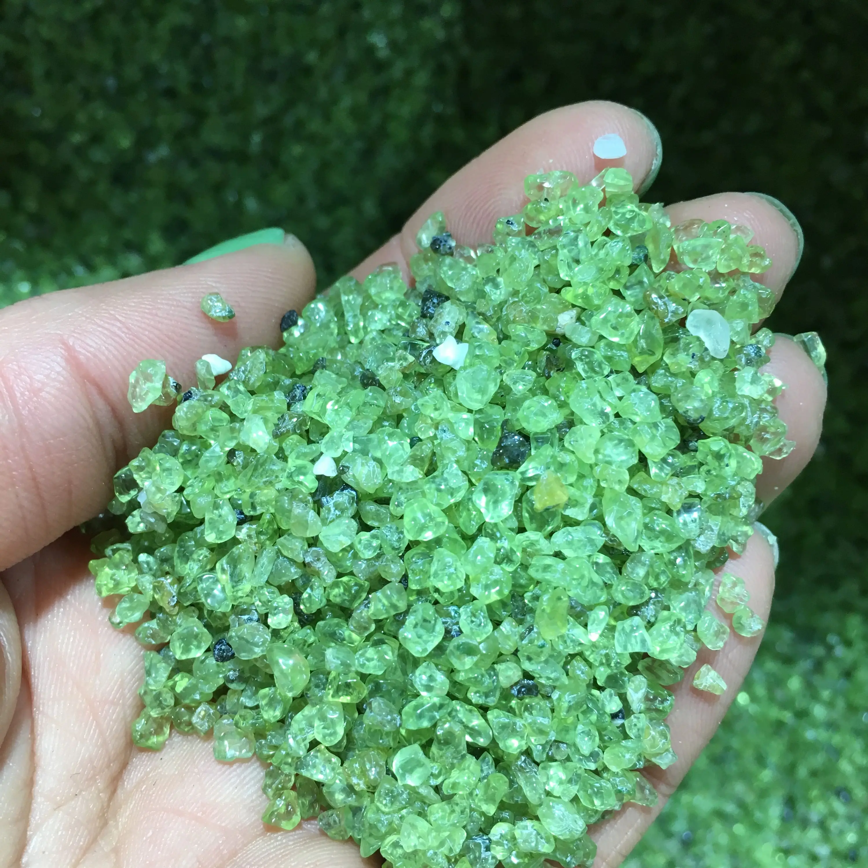 

100g Natural Stone Mineral Specimen Green Color Quartz Olivine Gravel Crystals and Stones Healing Healing Crystals Home Decor