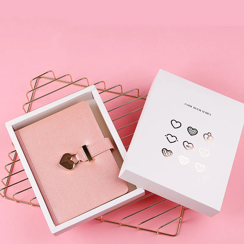 B6  노트 하트 잠금 장치가 있는 통치 저널 줄 일기