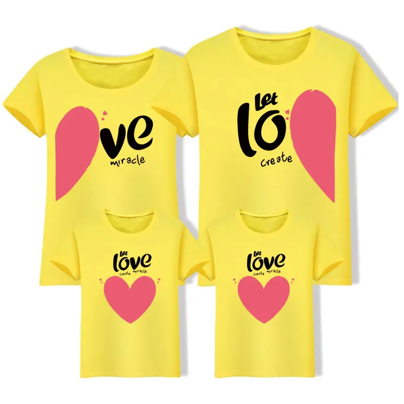 Yellow Одинаковые комплекты для семьи; футболка с сердечком; пляжные топы для мамы и детей; костюм с короткими рукавами для папы и сына; одежда для мамы и дочки - Цвет: Yellow