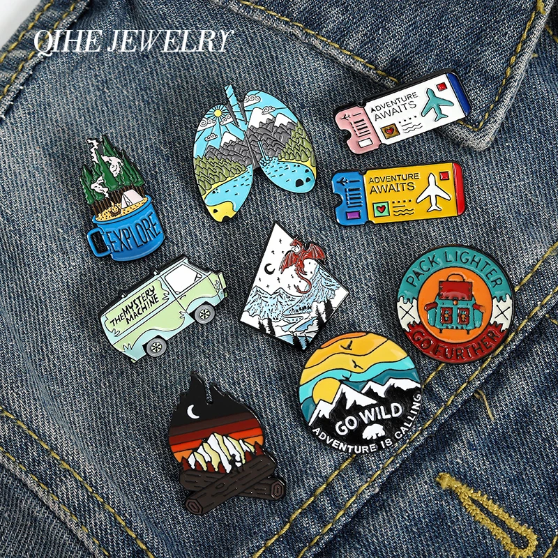 Qihe Jewelry Adventure Travel Theme Pins Bus Air Ticks Magic Dragon Camping Spille Distintivi Trendy Pin Gifts For Travel Lovers