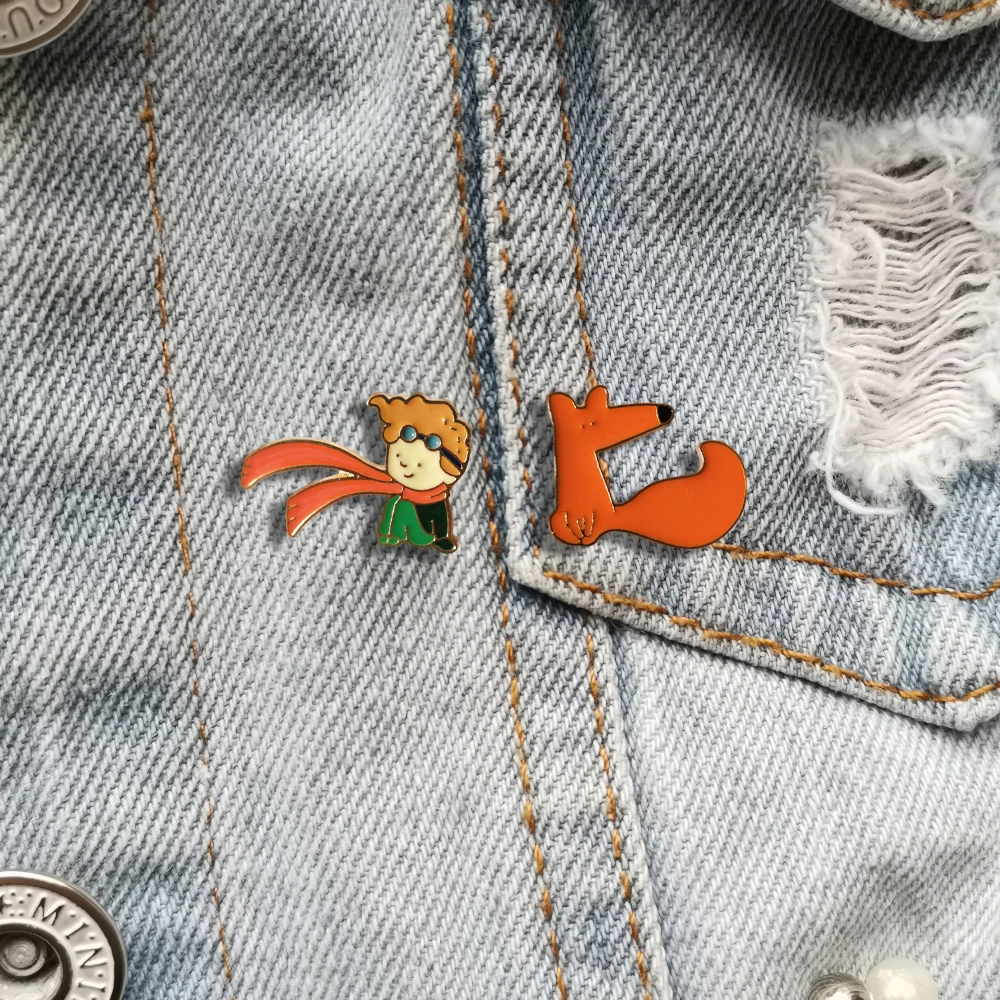 Animal Enamel Pins Cartoon Fox Badge Brooches Lapel pin Jeans shirt Bag Cute Brooch For Women Jewelry Gift Wholesale