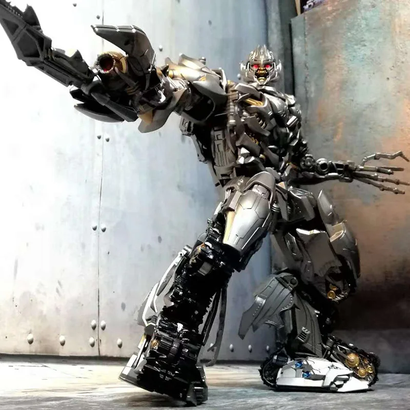 

33CM M Megatron Tank Mode Transforming Toy King Kong Movie Amplifying Alloy Edition Robot Model