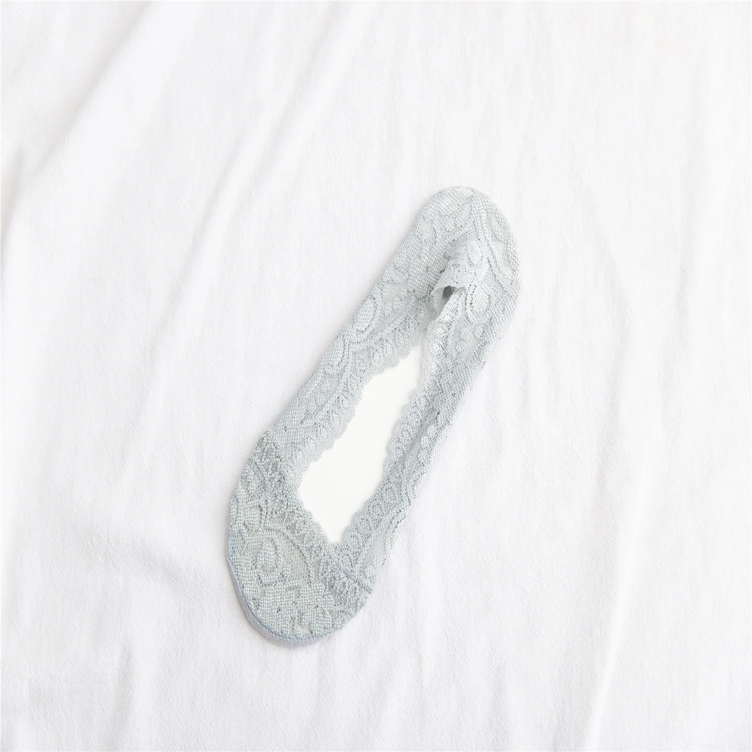 Spring and summer new women's candy lace socks Japanese lace invisible light mouth cotton silicone socks 585