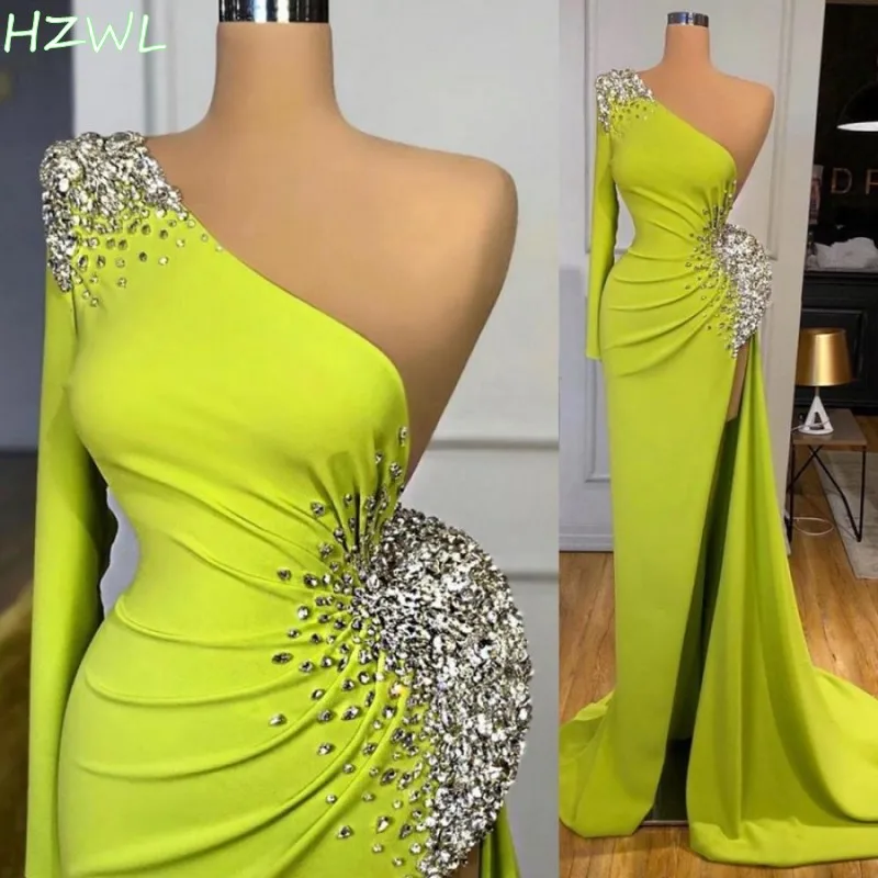 

Amazing Green One Shoulder Evening Gowns Crystals Beaded Satin Mermaid High Split Sexy Women Dubai Prom Dresses Long Sleeve