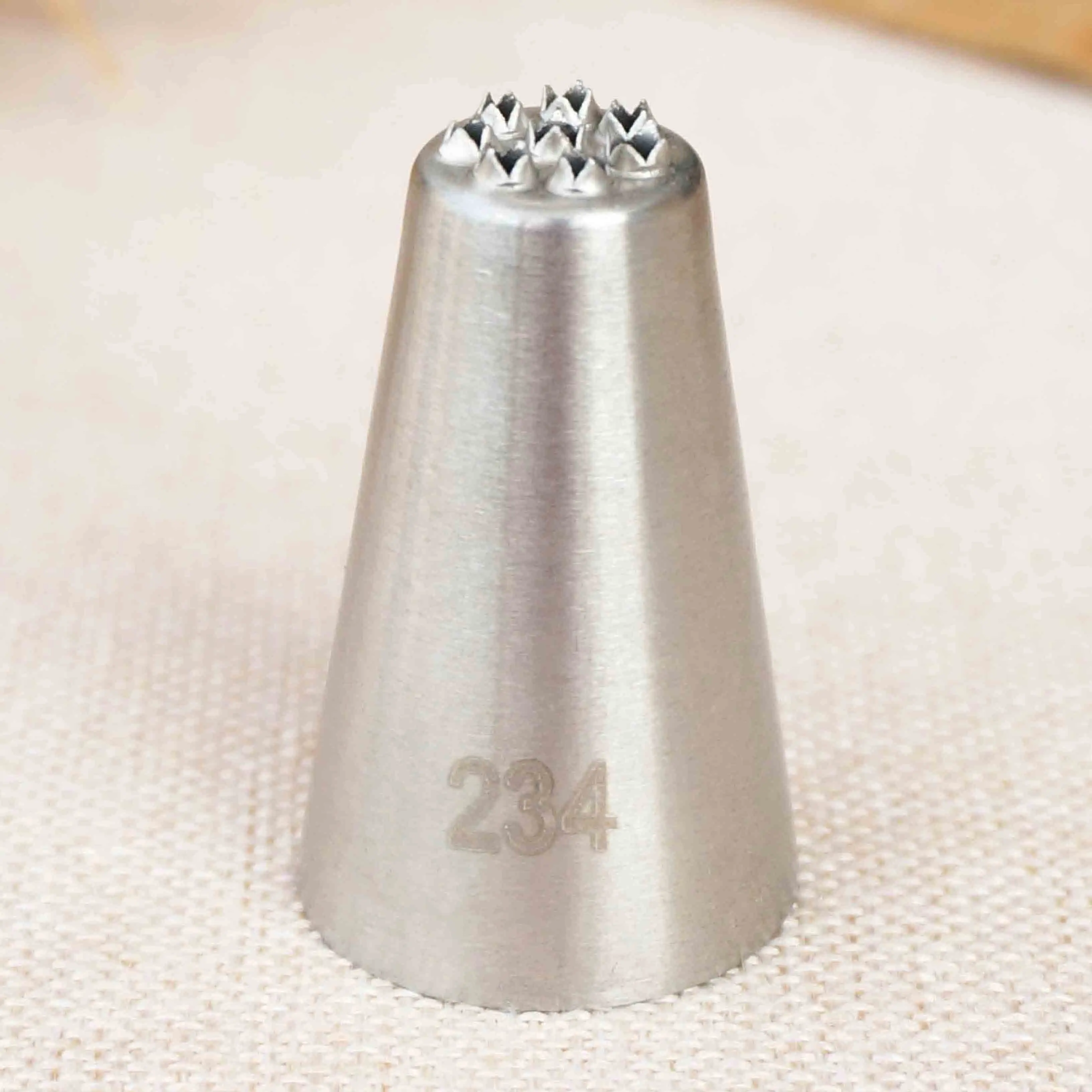 

#234 Multi-Open Nozzle Tip Stainless Steel Icing Piping Tips Cake Cream Decorating Mouth For Grass Cupcake Mont blanc Cup Cake