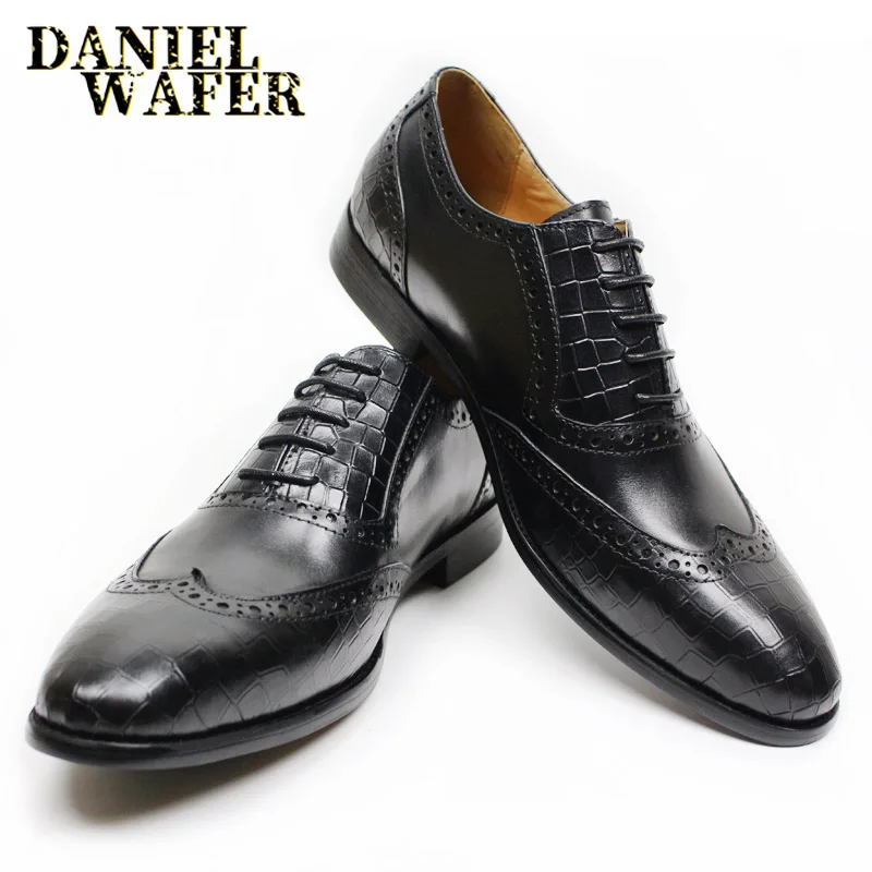 Роскошные мужские строгие кожаные туфли с острым носком и шнуровкой; черные туфли; мужские деловые офисные свадебные туфли-оксфорды с перфорацией типа «броги» для мужчин - Цвет: Black