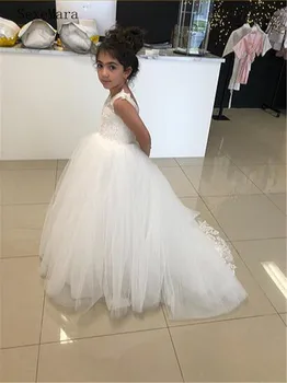

Vintage Holy First Communion Gowns with Lace Appliques Backless Long Tail Custom Made Flower Girl Dress Cheap Price Formal Wears