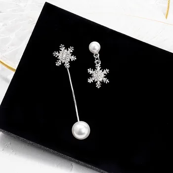 

Elegant Diamond Non-symmetrical Snowflake Pearl Earring Versitile Fashion серьги
