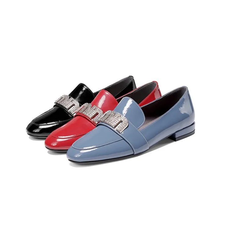 

Wrinkle Patent Leather Low Heel WOMEN'S Flat Shoes Man-made Diamond Metal Buckled Core Square Heel Red Wedding Shoes WOMEN'S Sho