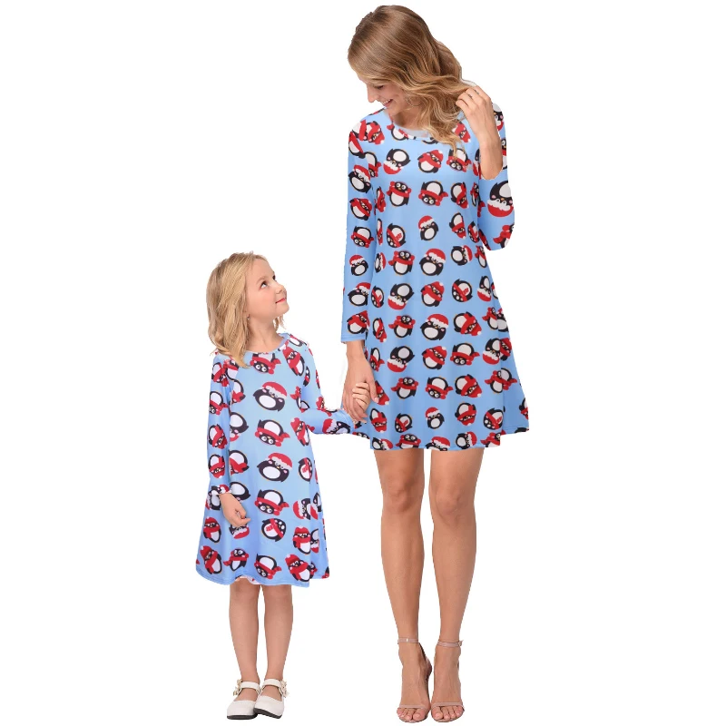 Платья для мамы и дочки; Рождественская одежда с пингвином для мамы и дочки; Одинаковая одежда для семьи с длинными рукавами для мамы и дочки