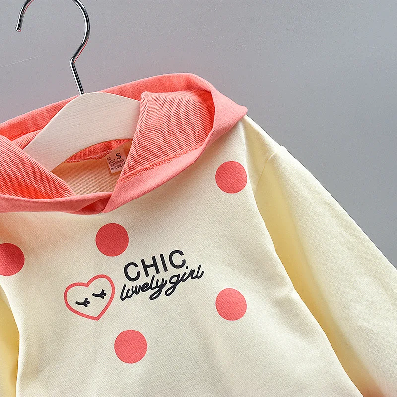 Весенне-осенний свитер для малышей Детская одежда для маленьких девочек милое хлопковое пальто с капюшоном и бантом в горошек для девочек