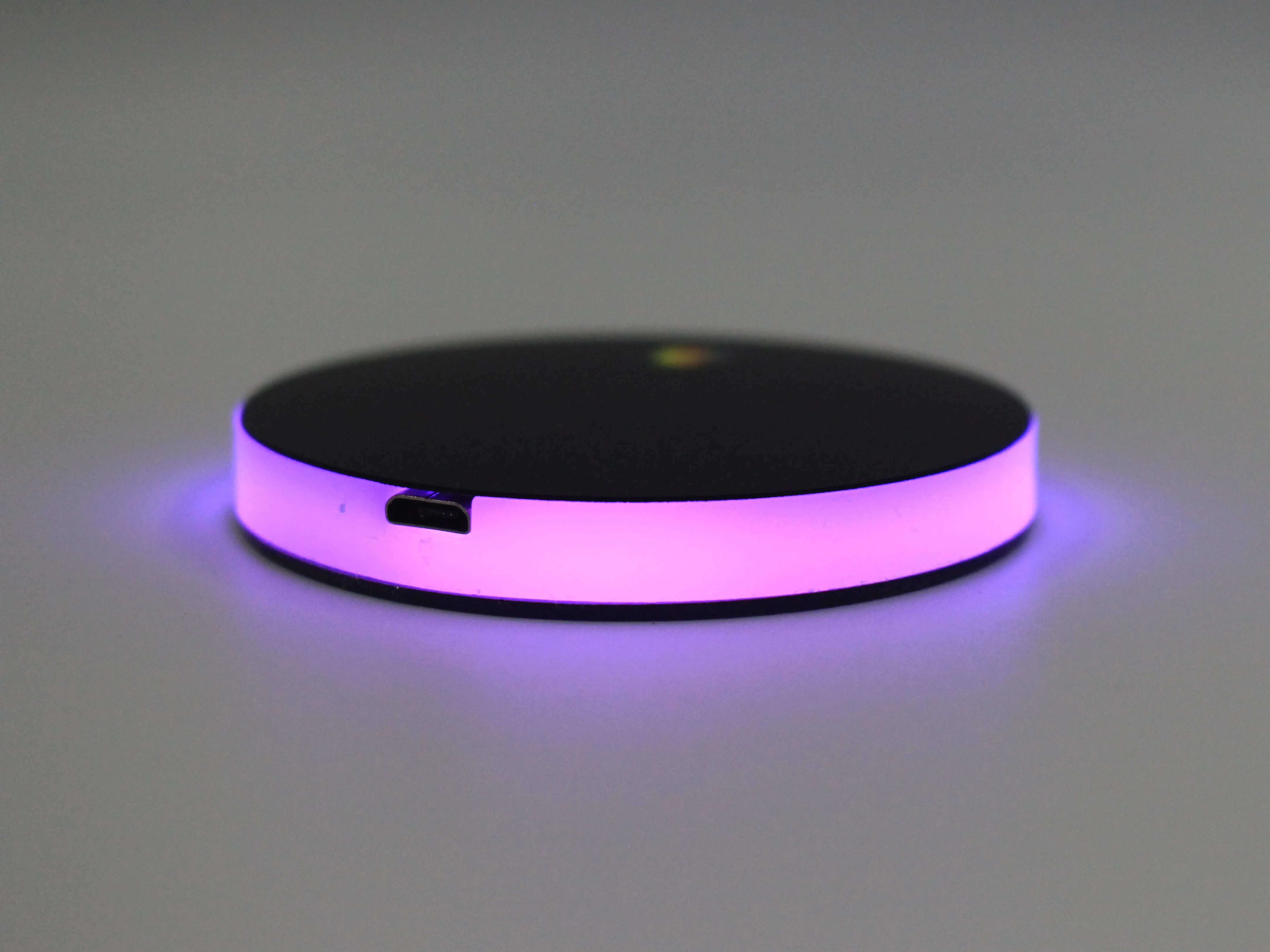 1 шт. RGB 7 цветов водное стекло Подушка автомобиля цветные светодиодные лампы водное горение атмосферное освещение автомобиля зарядка через USB Нескользящая подставка