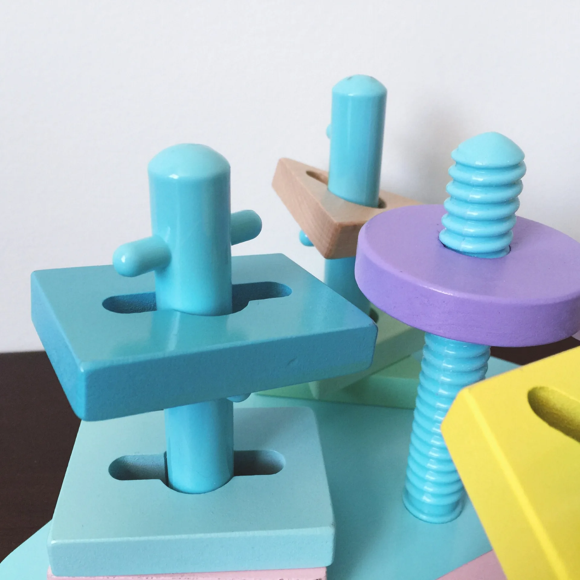 Macarons четырёхстоечный детский Деревянный конструктор 1-3 лет Детские геометрические формы, соответствующие когнитивному корпусу колонны