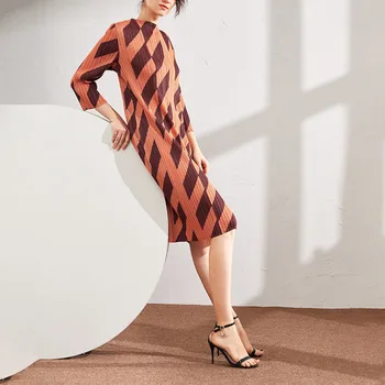 

LANMREM 2020 Spring Summer New Arrivals O-neck Three Quarter Sleeve Striped Print Pattern Women Fashion Loose Dress AW83407