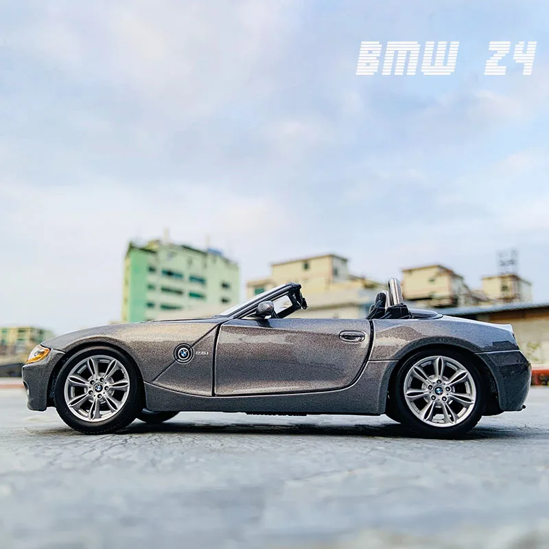Модель спортивного автомобиля Bburago 1:24 BMW Z4 модель из сплава декоративная