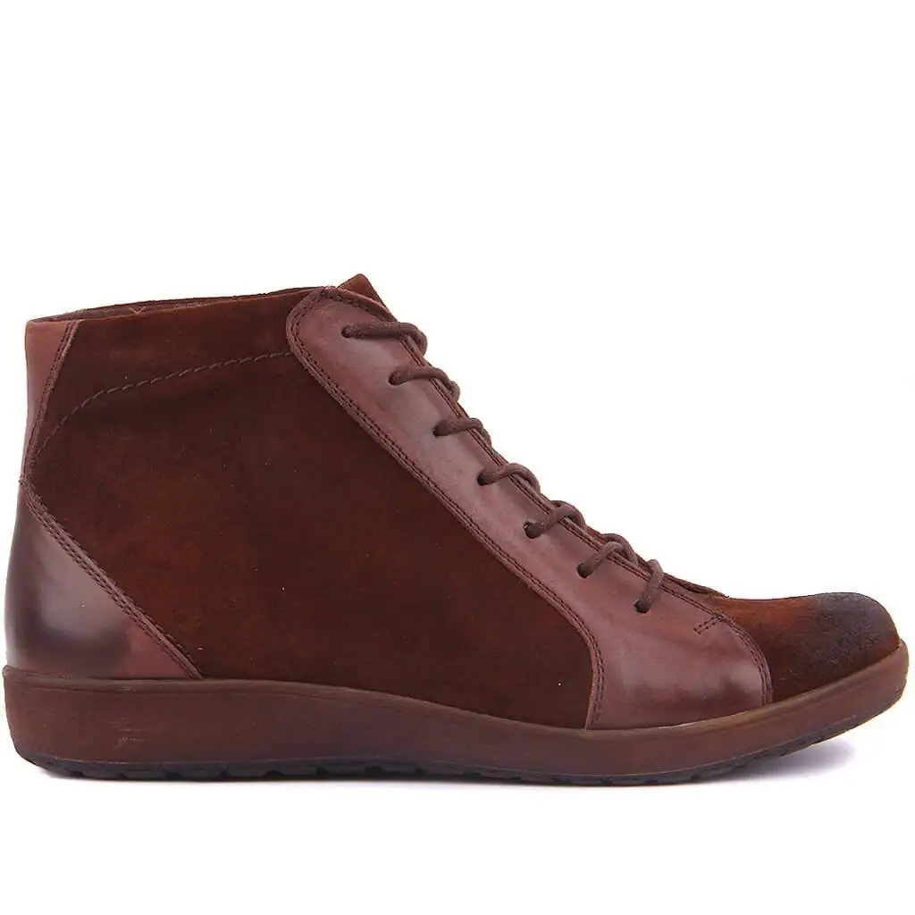 

Sail Lakers-Tan Suede Laced Boots