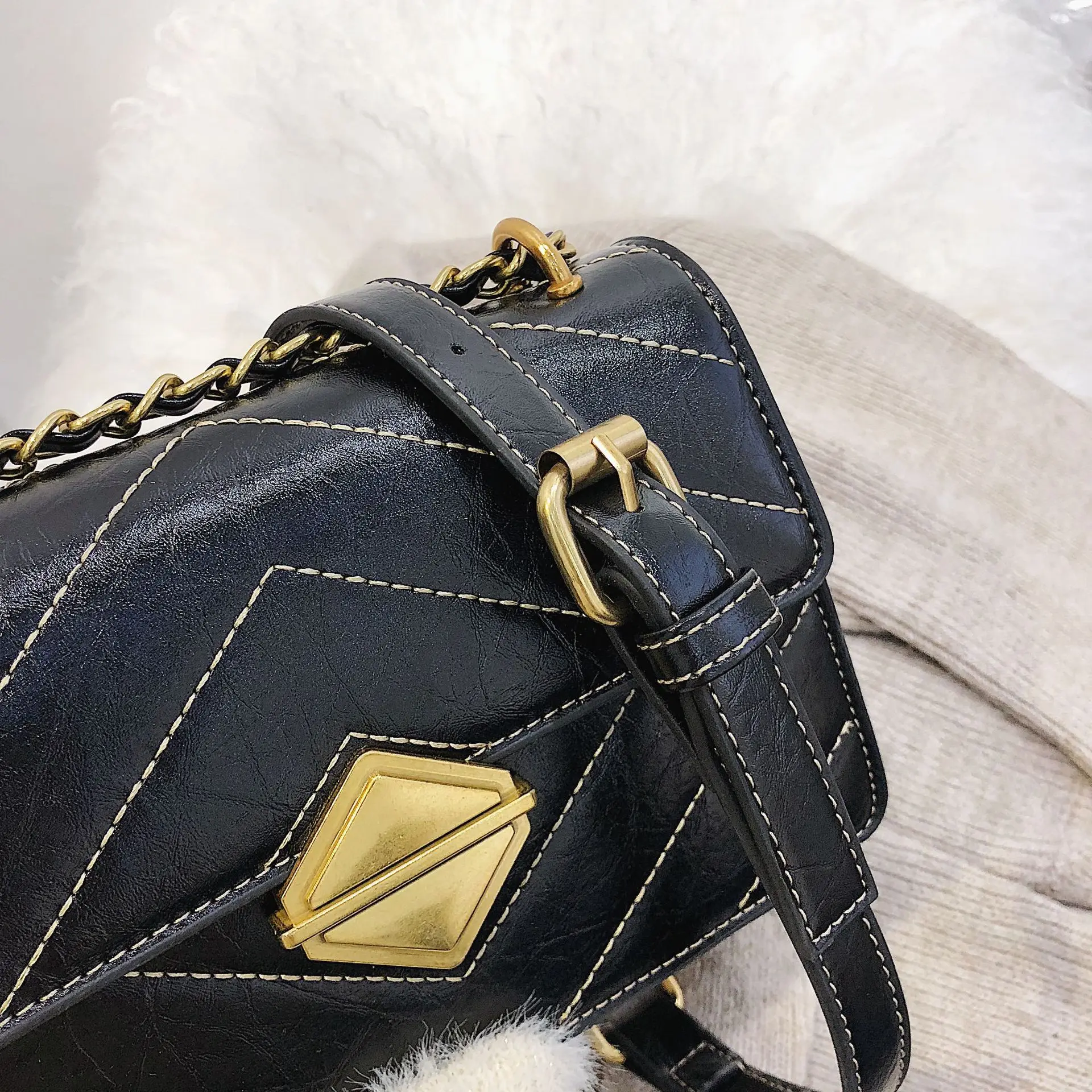 

2019 New Style Car Suture Rhombus Simple Square Sling Bag Lock Shoulder WOMEN'S Bag