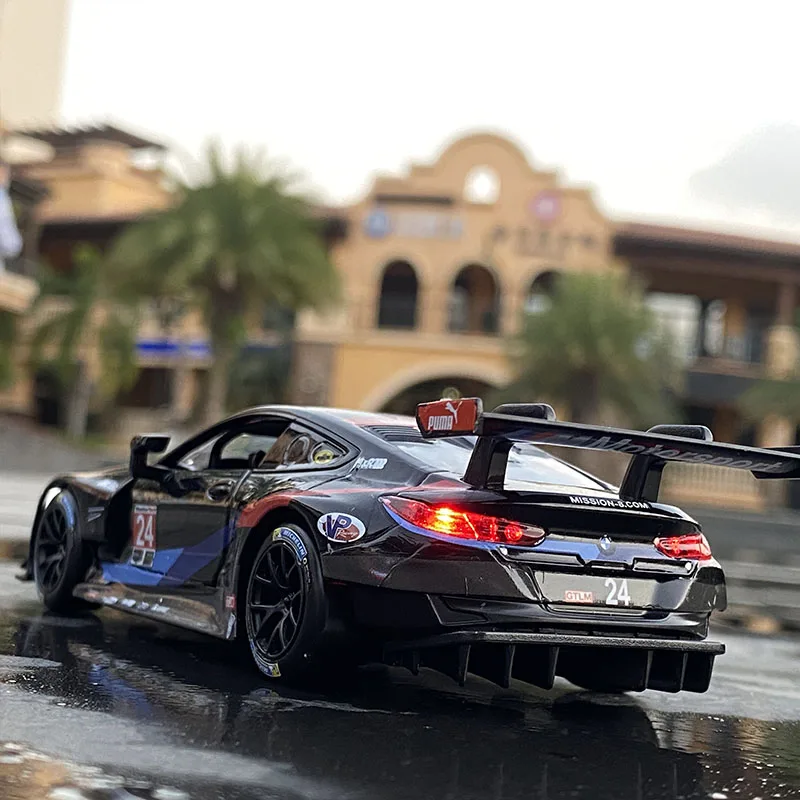 1:32 BMW M8 GTE Le Модель гоночного автомобиля из сплава Литые и игрушечные автомобили