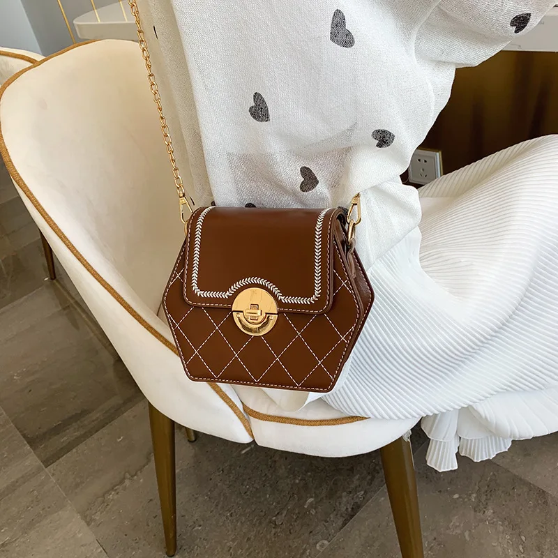

The new 2019 Joker Western style Messenger bag fashion shoulder chain bag