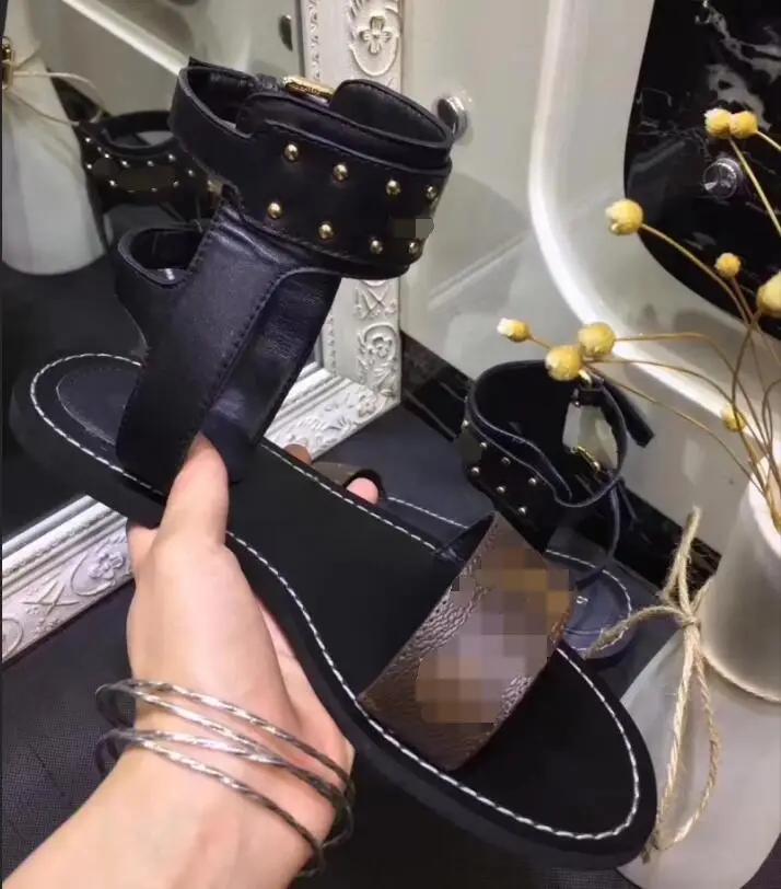 

Drop Ship High Quality Rivets Ladies Sandals Gladiator Buckle Strap Woman Brand Genuine Leather Summer Sandals 19SS Flat Heel