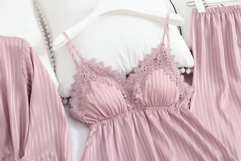 13765835229_383628695