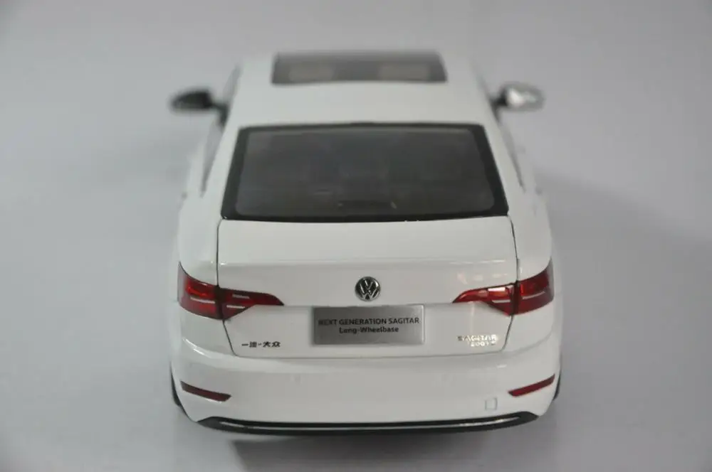 1:18 литая под давлением модель для Volkswagen VW Sagitar Jetta Длинная колесная база белый сплав игрушечный автомобиль миниатюрная Коллекция подарков